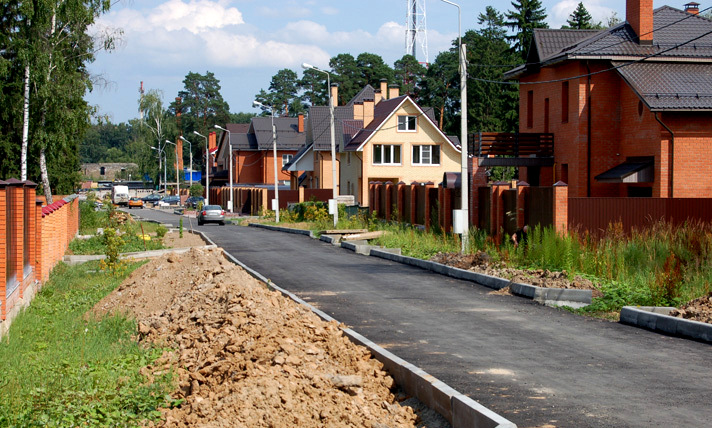 Строители предложили способ удешевить строительство загородных дорог и сетей