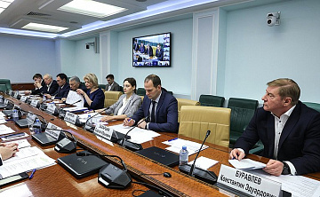 Константин Буравлев принял участие в круглом столе по вопросам импортозамещения стройматериалов и оборудования для их производства